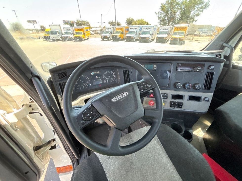Day Cab Tractor-Heavy Duty Tractors-Freightliner-2020-T12664ST-Fresno-CA-460,331\n\t\tmiles-$ 52,750 - Image 11
