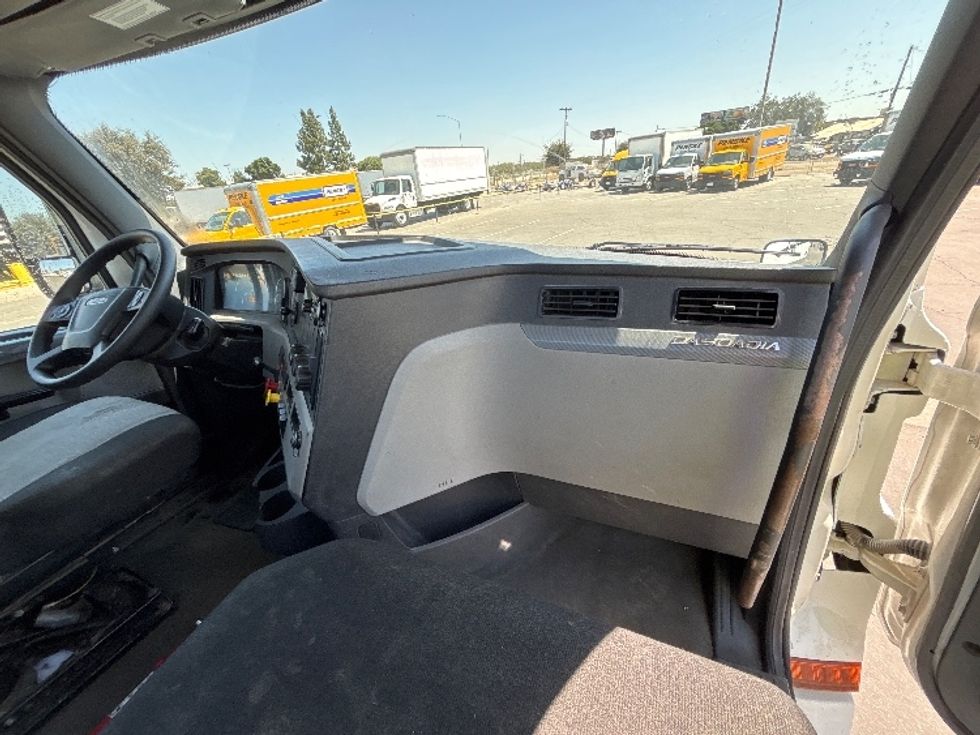 Day Cab Tractor-Heavy Duty Tractors-Freightliner-2020-T12664ST-Fresno-CA-460,331\n\t\tmiles-$ 52,750 - Image 13