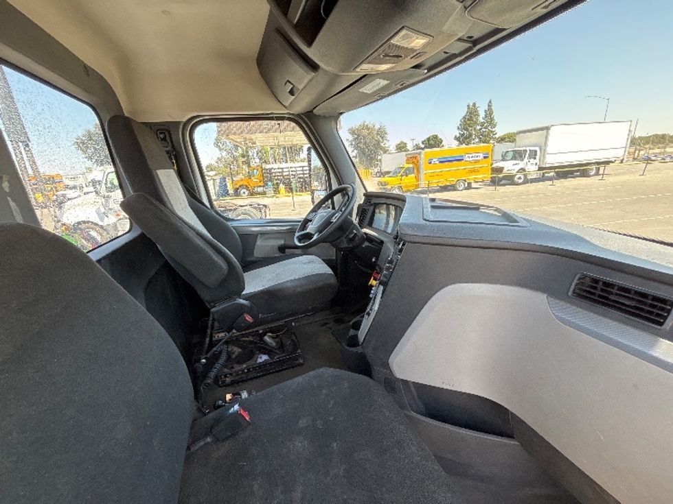 Day Cab Tractor-Heavy Duty Tractors-Freightliner-2020-T12664ST-Fresno-CA-460,331\n\t\tmiles-$ 52,750 - Image 14