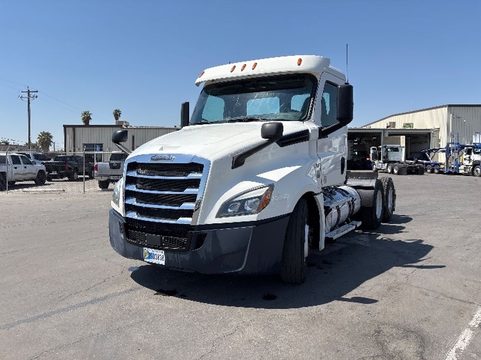 Day Cab Tractor-Heavy Duty Tractors-Freightliner-2020-T12664ST-Fresno-CA-460,331\n\t\tmiles-$ 52,750 - Image 3