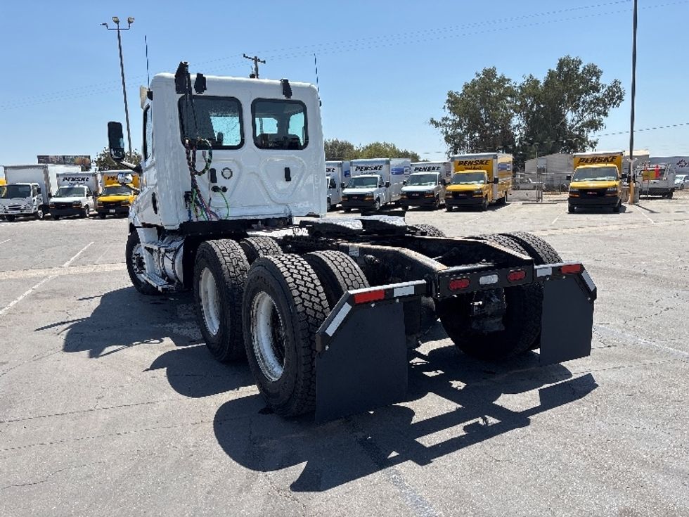 Day Cab Tractor-Heavy Duty Tractors-Freightliner-2020-T12664ST-Fresno-CA-460,331\n\t\tmiles-$ 52,750 - Image 5