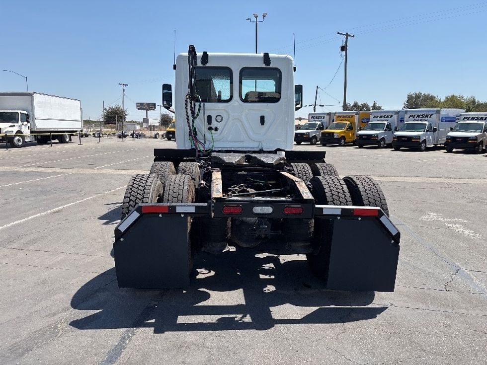 Day Cab Tractor-Heavy Duty Tractors-Freightliner-2020-T12664ST-Fresno-CA-460,331\n\t\tmiles-$ 52,750 - Image 6