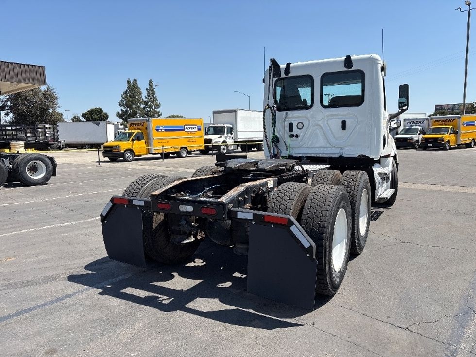 Day Cab Tractor-Heavy Duty Tractors-Freightliner-2020-T12664ST-Fresno-CA-460,331\n\t\tmiles-$ 52,750 - Image 7