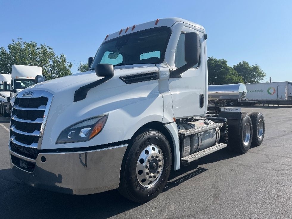 Day Cab Tractor-Heavy Duty Tractors-Freightliner-2020-T12664ST-Fresno-CA-477,729\n\t\tmiles-$ 51,500 - Image 3