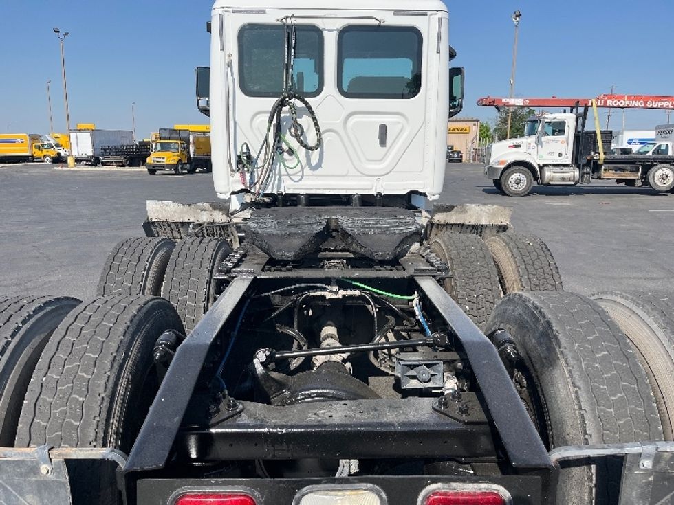 Day Cab Tractor-Heavy Duty Tractors-Freightliner-2020-T12664ST-Fresno-CA-477,729\n\t\tmiles-$ 51,500 - Image 6