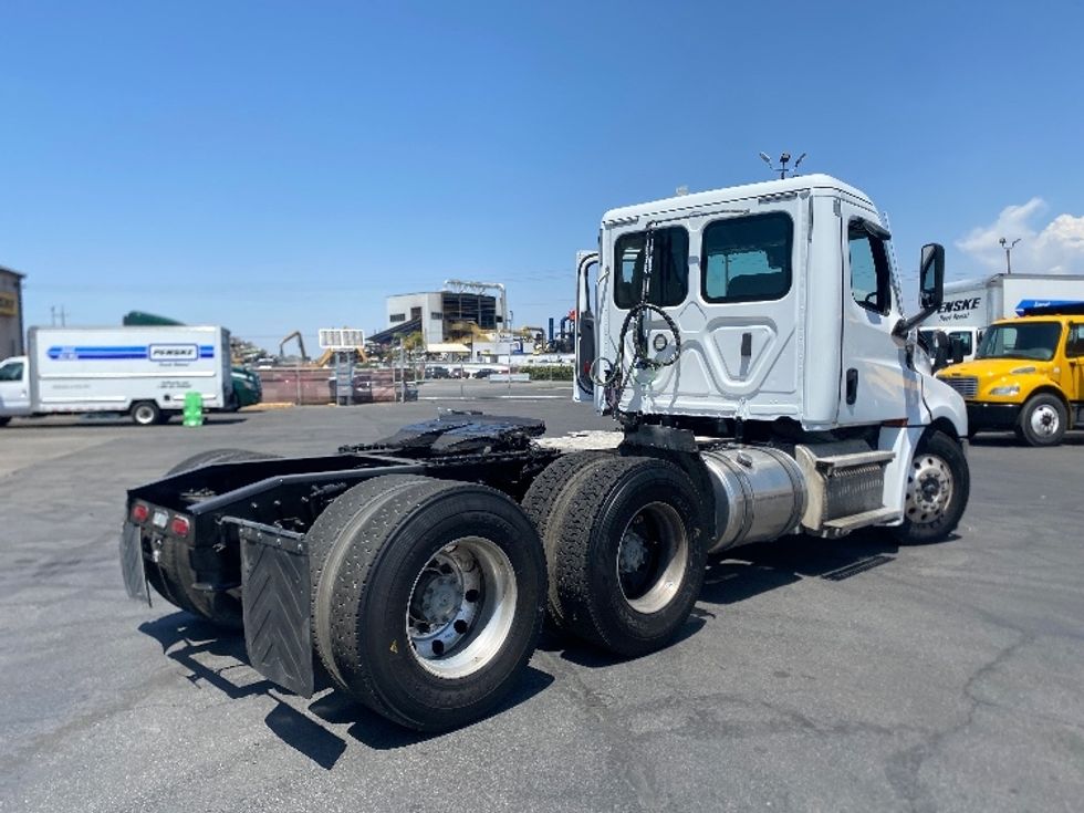 Day Cab Tractor-Heavy Duty Tractors-Freightliner-2020-T12664ST-Fresno-CA-477,729\n\t\tmiles-$ 51,500 - Image 7