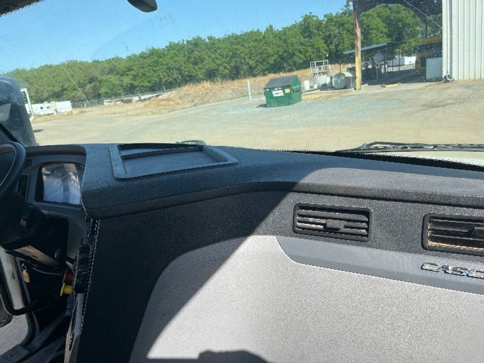 Day Cab Tractor-Heavy Duty Tractors-Freightliner-2020-T12664ST-Fresno-CA-492,097\n\t\tmiles-$ 47,750 - Image 12