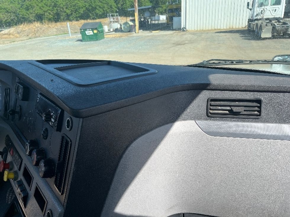 Day Cab Tractor-Heavy Duty Tractors-Freightliner-2020-T12664ST-Fresno-CA-492,097\n\t\tmiles-$ 47,750 - Image 13