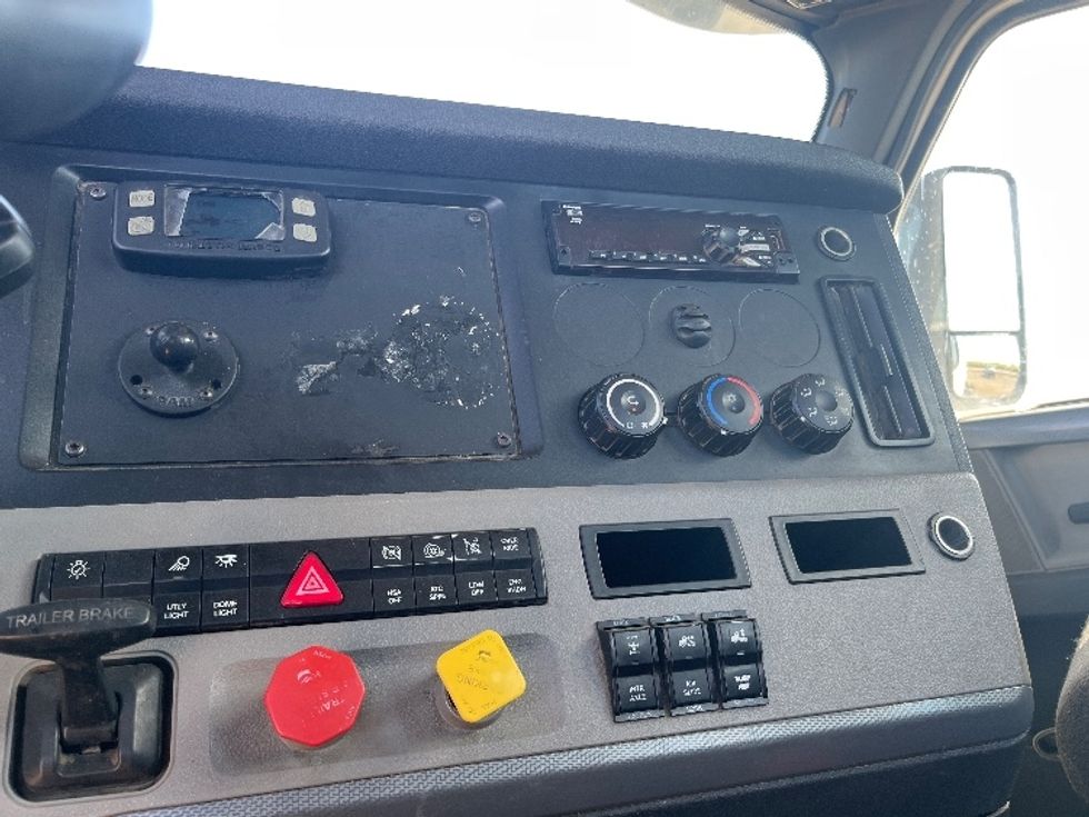 Day Cab Tractor-Heavy Duty Tractors-Freightliner-2020-T12664ST-Fresno-CA-492,097\n\t\tmiles-$ 47,750 - Image 16