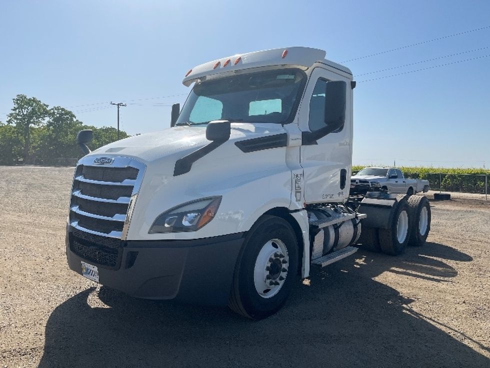 Day Cab Tractor-Heavy Duty Tractors-Freightliner-2020-T12664ST-Fresno-CA-492,097\n\t\tmiles-$ 47,750 - Image 3