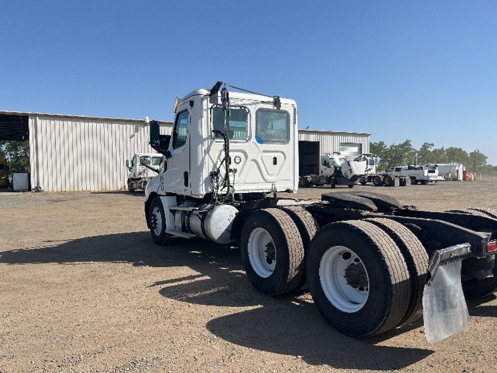 Day Cab Tractor-Heavy Duty Tractors-Freightliner-2020-T12664ST-Fresno-CA-492,097\n\t\tmiles-$ 47,750 - Image 5