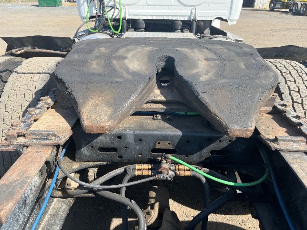 Day Cab Tractor-Heavy Duty Tractors-Freightliner-2020-T12664ST-Fresno-CA-492,097\n\t\tmiles-$ 47,750 - Image 6