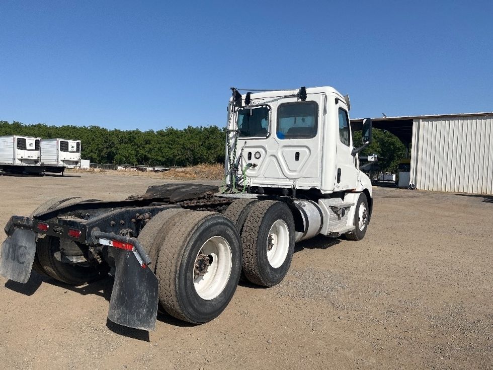 Day Cab Tractor-Heavy Duty Tractors-Freightliner-2020-T12664ST-Fresno-CA-492,097\n\t\tmiles-$ 47,750 - Image 7