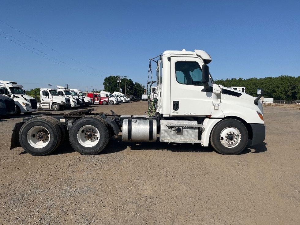 Day Cab Tractor-Heavy Duty Tractors-Freightliner-2020-T12664ST-Fresno-CA-492,097\n\t\tmiles-$ 47,750 - Image 8