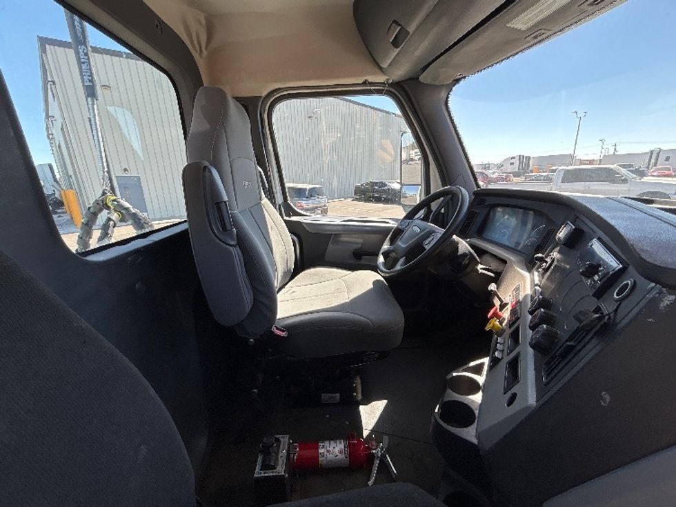 Day Cab Tractor-Heavy Duty Tractors-Freightliner-2020-T12664ST-Fresno-CA-547,037\n\t\tmiles-$ 36,000 - Image 14
