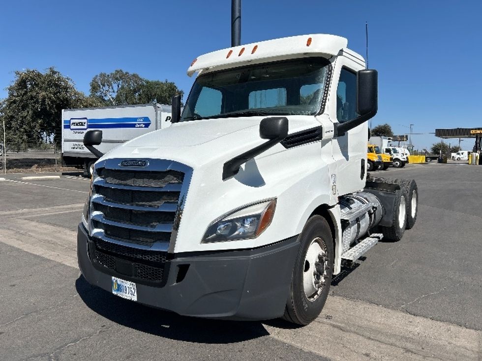 Day Cab Tractor-Heavy Duty Tractors-Freightliner-2020-T12664ST-Fresno-CA-547,037\n\t\tmiles-$ 36,000 - Image 3