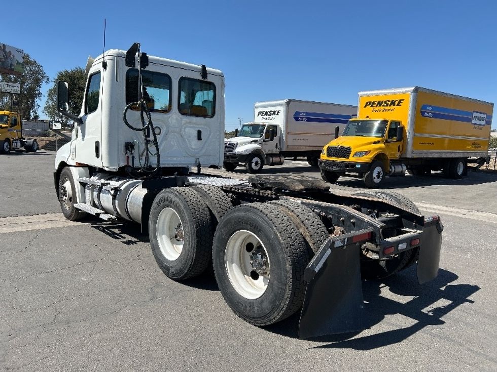 Day Cab Tractor-Heavy Duty Tractors-Freightliner-2020-T12664ST-Fresno-CA-547,037\n\t\tmiles-$ 36,000 - Image 5