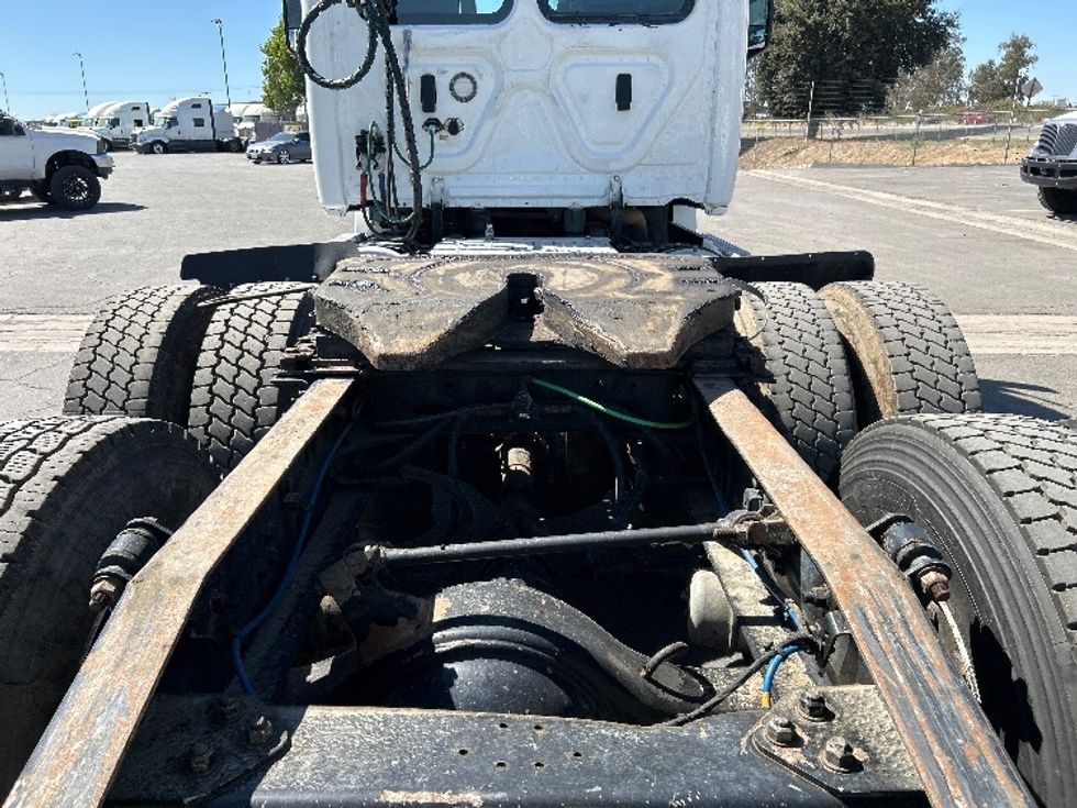 Day Cab Tractor-Heavy Duty Tractors-Freightliner-2020-T12664ST-Fresno-CA-547,037\n\t\tmiles-$ 36,000 - Image 6