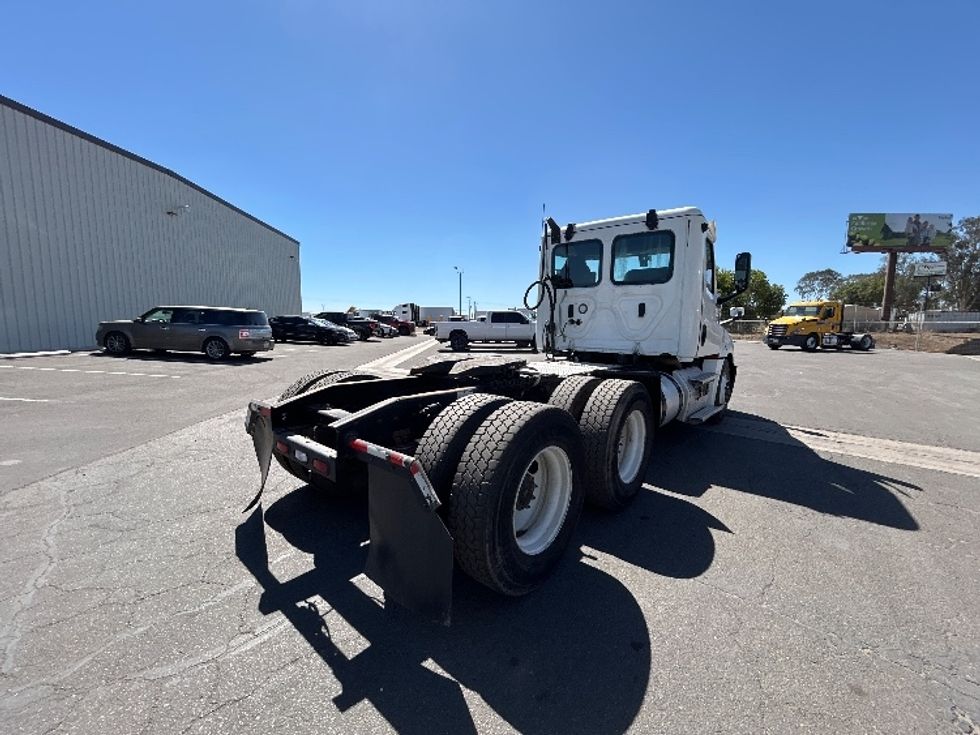 Day Cab Tractor-Heavy Duty Tractors-Freightliner-2020-T12664ST-Fresno-CA-547,037\n\t\tmiles-$ 36,000 - Image 7
