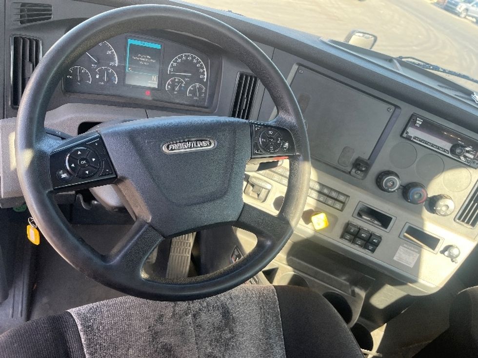 Day Cab Tractor-Heavy Duty Tractors-Freightliner-2020-T12664ST-Fresno-CA-573,420\n\t\tmiles-$ 34,500 - Image 11