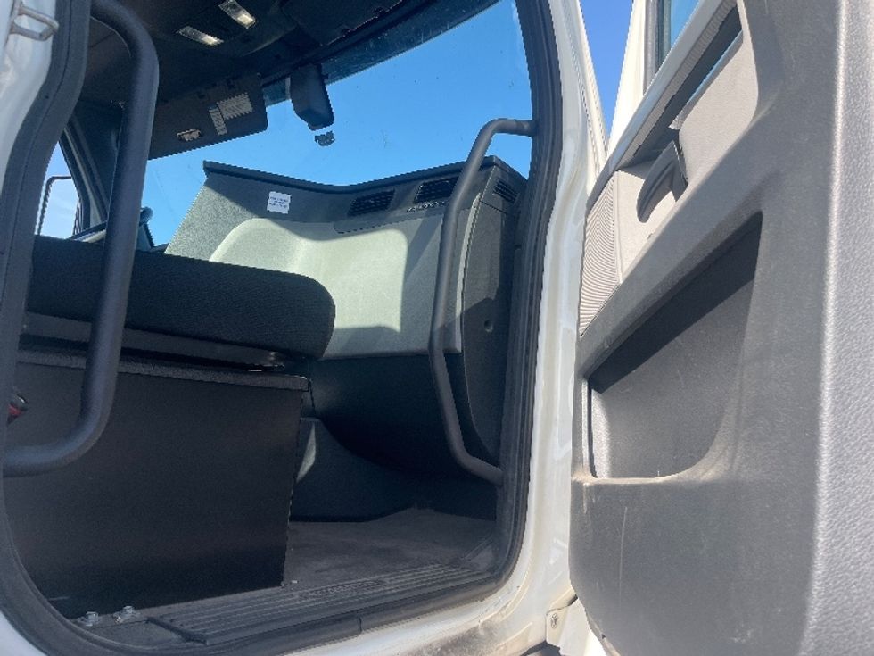 Day Cab Tractor-Heavy Duty Tractors-Freightliner-2020-T12664ST-Fresno-CA-573,420\n\t\tmiles-$ 34,500 - Image 12