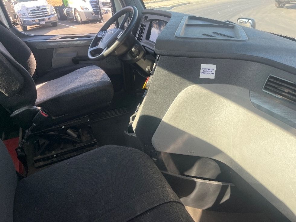 Day Cab Tractor-Heavy Duty Tractors-Freightliner-2020-T12664ST-Fresno-CA-573,420\n\t\tmiles-$ 34,500 - Image 14