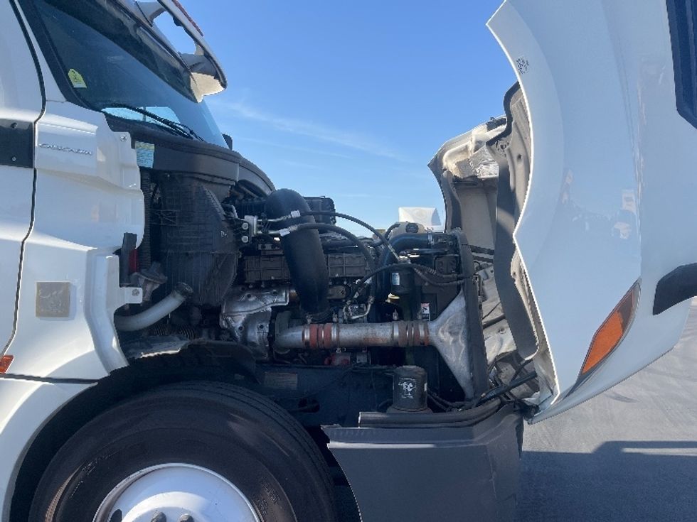 Day Cab Tractor-Heavy Duty Tractors-Freightliner-2020-T12664ST-Fresno-CA-573,420\n\t\tmiles-$ 34,500 - Image 15