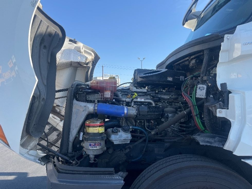Day Cab Tractor-Heavy Duty Tractors-Freightliner-2020-T12664ST-Fresno-CA-573,420\n\t\tmiles-$ 34,500 - Image 16