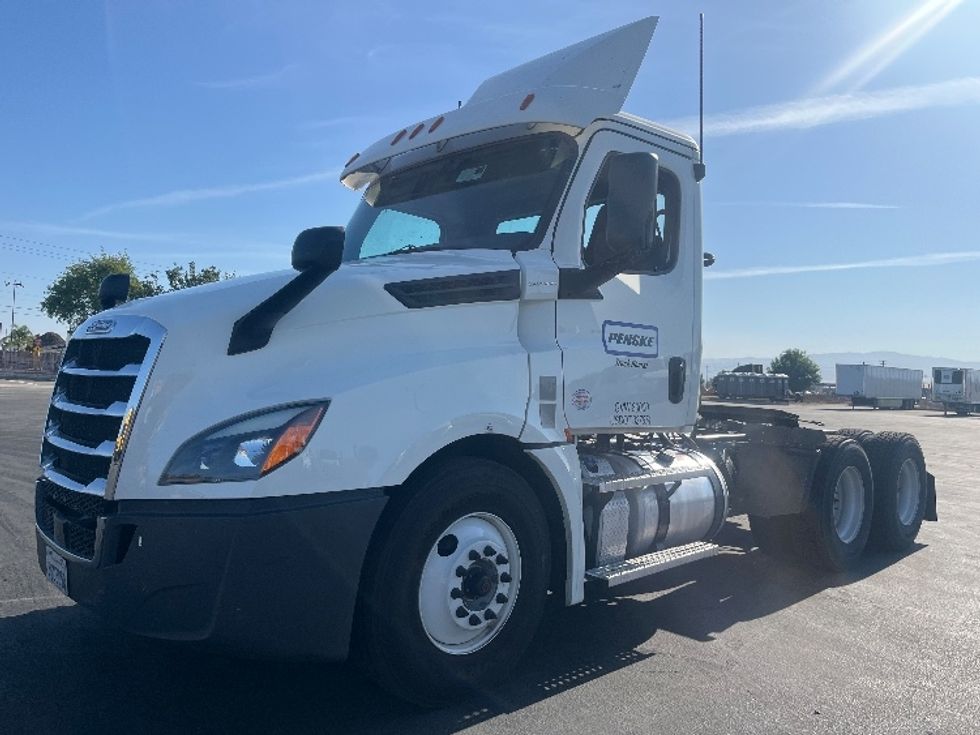 Day Cab Tractor-Heavy Duty Tractors-Freightliner-2020-T12664ST-Fresno-CA-573,420\n\t\tmiles-$ 34,500 - Image 3