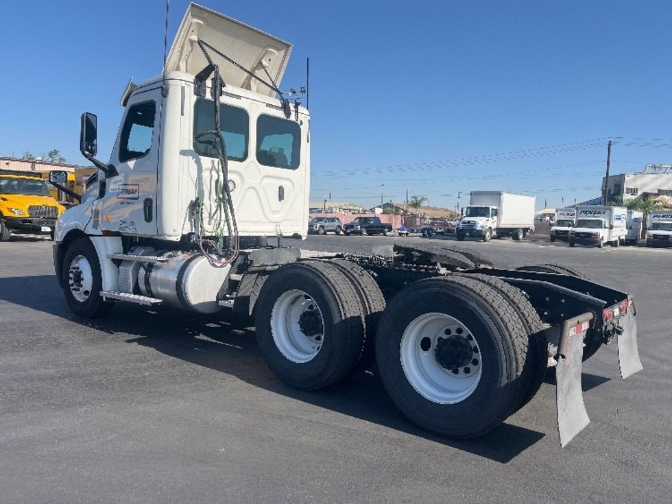 Day Cab Tractor-Heavy Duty Tractors-Freightliner-2020-T12664ST-Fresno-CA-573,420\n\t\tmiles-$ 34,500 - Image 5