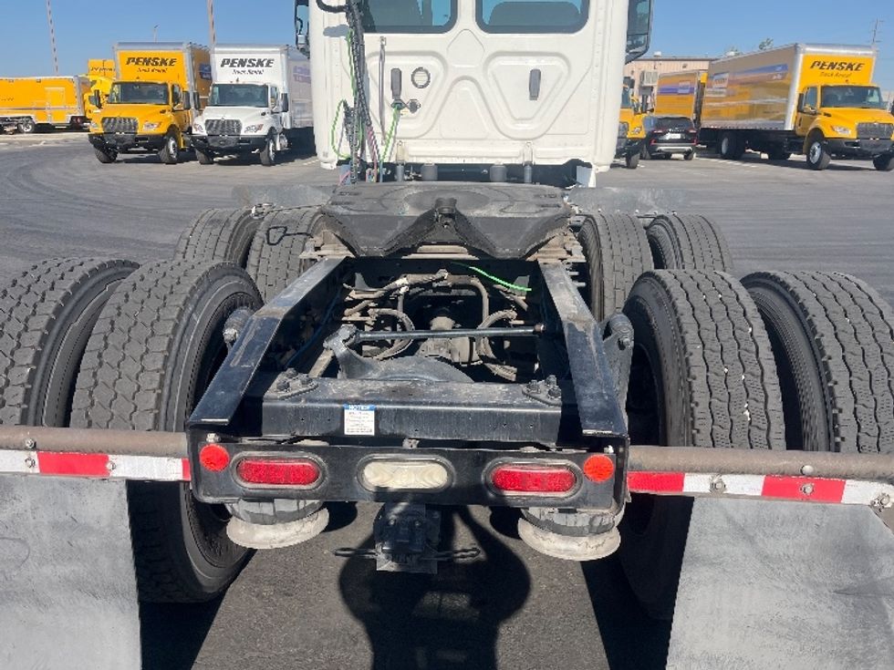 Day Cab Tractor-Heavy Duty Tractors-Freightliner-2020-T12664ST-Fresno-CA-573,420\n\t\tmiles-$ 34,500 - Image 6