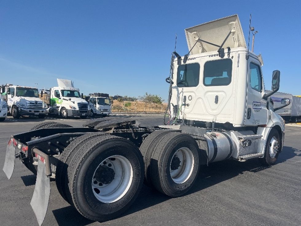 Day Cab Tractor-Heavy Duty Tractors-Freightliner-2020-T12664ST-Fresno-CA-573,420\n\t\tmiles-$ 34,500 - Image 7