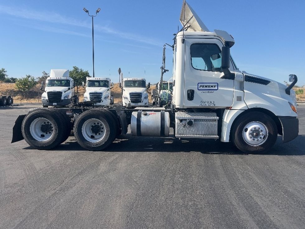 Day Cab Tractor-Heavy Duty Tractors-Freightliner-2020-T12664ST-Fresno-CA-573,420\n\t\tmiles-$ 34,500 - Image 8