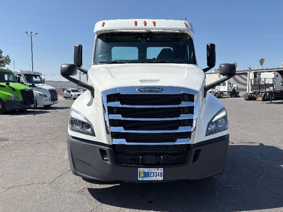Day Cab Tractor-Heavy Duty Tractors-Freightliner-2020-T12664ST-Fresno-CA-587,846\n\t\tmiles-$ 37,000 - Image 2