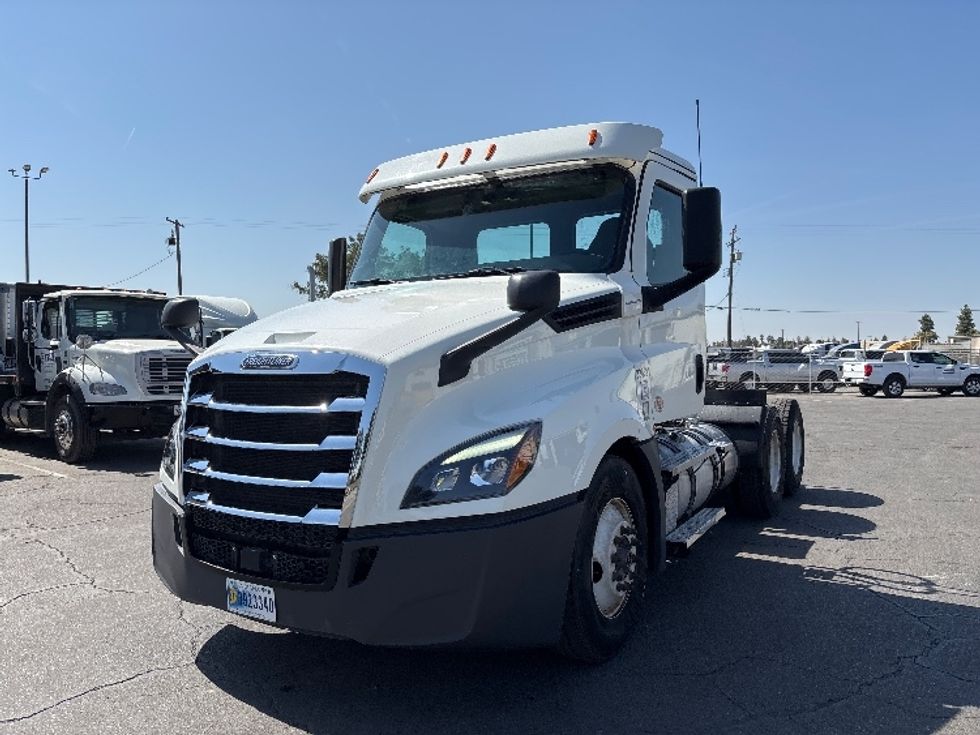 Day Cab Tractor-Heavy Duty Tractors-Freightliner-2020-T12664ST-Fresno-CA-587,846\n\t\tmiles-$ 37,000 - Image 3