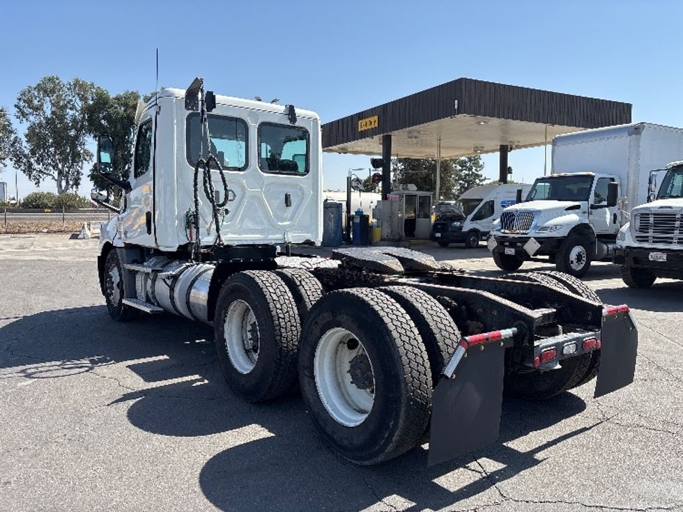 Day Cab Tractor-Heavy Duty Tractors-Freightliner-2020-T12664ST-Fresno-CA-587,846\n\t\tmiles-$ 37,000 - Image 5