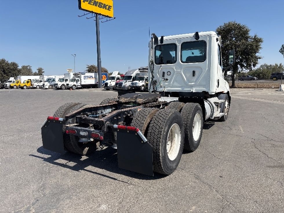 Day Cab Tractor-Heavy Duty Tractors-Freightliner-2020-T12664ST-Fresno-CA-587,846\n\t\tmiles-$ 37,000 - Image 7