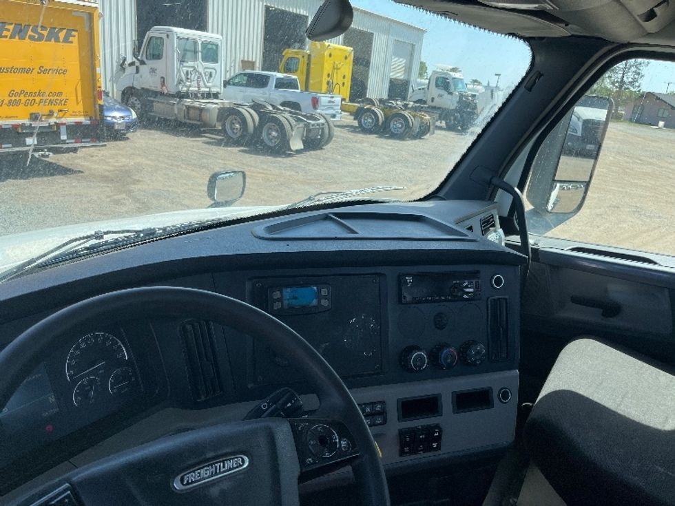 Day Cab Tractor-Heavy Duty Tractors-Freightliner-2020-T12664ST-Fresno-CA-611,232\n\t\tmiles-$ 34,500 - Image 10
