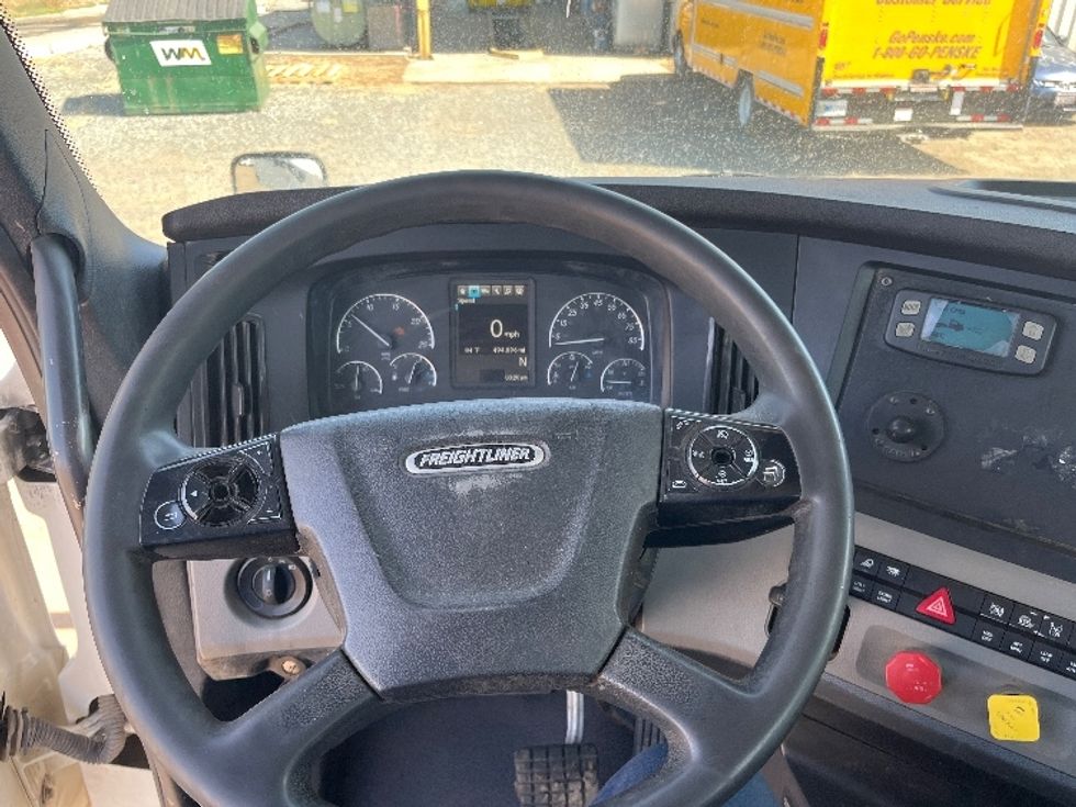 Day Cab Tractor-Heavy Duty Tractors-Freightliner-2020-T12664ST-Fresno-CA-611,232\n\t\tmiles-$ 34,500 - Image 11