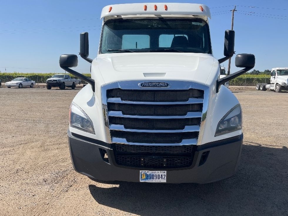 Day Cab Tractor-Heavy Duty Tractors-Freightliner-2020-T12664ST-Fresno-CA-611,232\n\t\tmiles-$ 34,500 - Image 2