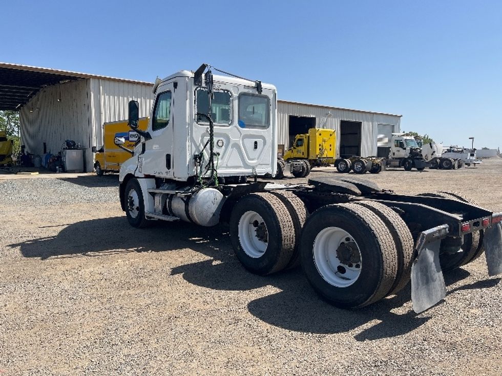 Day Cab Tractor-Heavy Duty Tractors-Freightliner-2020-T12664ST-Fresno-CA-611,232\n\t\tmiles-$ 34,500 - Image 5