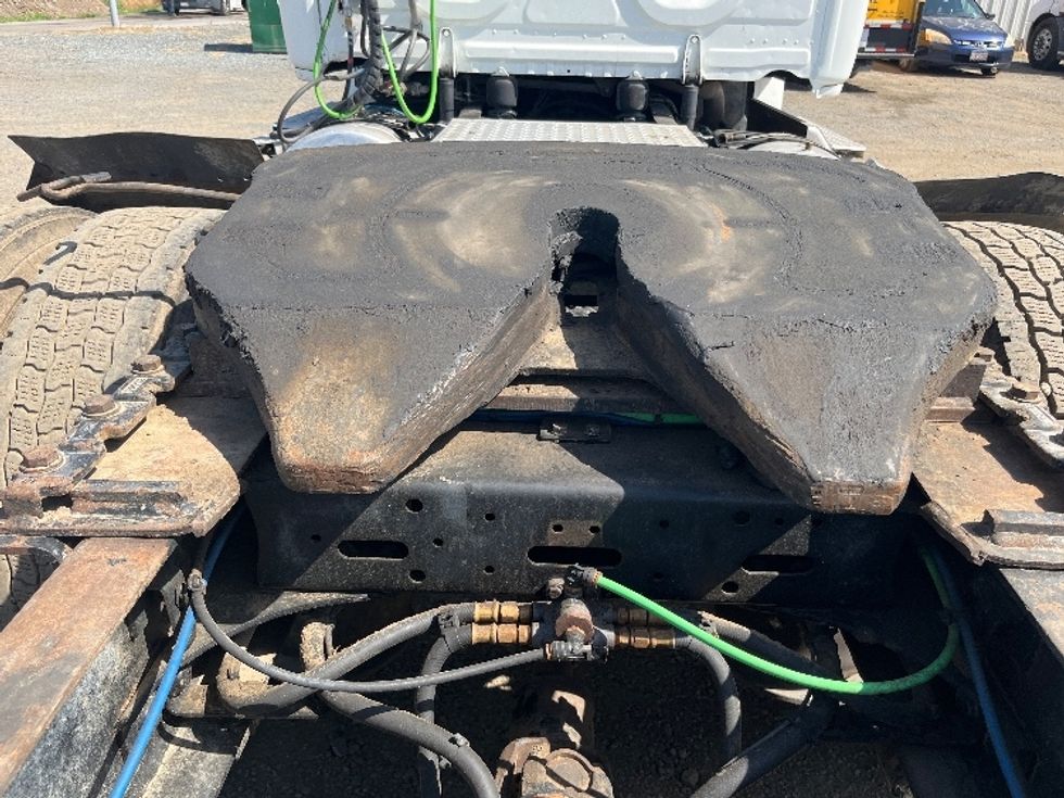 Day Cab Tractor-Heavy Duty Tractors-Freightliner-2020-T12664ST-Fresno-CA-611,232\n\t\tmiles-$ 34,500 - Image 6