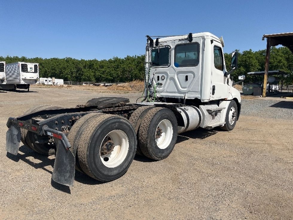 Day Cab Tractor-Heavy Duty Tractors-Freightliner-2020-T12664ST-Fresno-CA-611,232\n\t\tmiles-$ 34,500 - Image 7