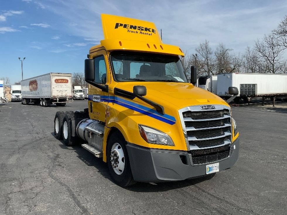 Day Cab Tractor-Heavy Duty Tractors-Freightliner-2020-T12664ST-Gahanna-OH-268,446\n\t\tmiles-$ 69,000 - Image 1