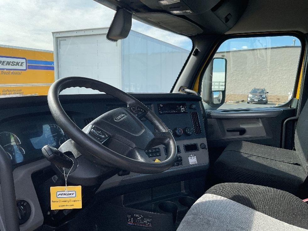 Day Cab Tractor-Heavy Duty Tractors-Freightliner-2020-T12664ST-Gahanna-OH-268,446\n\t\tmiles-$ 69,000 - Image 10