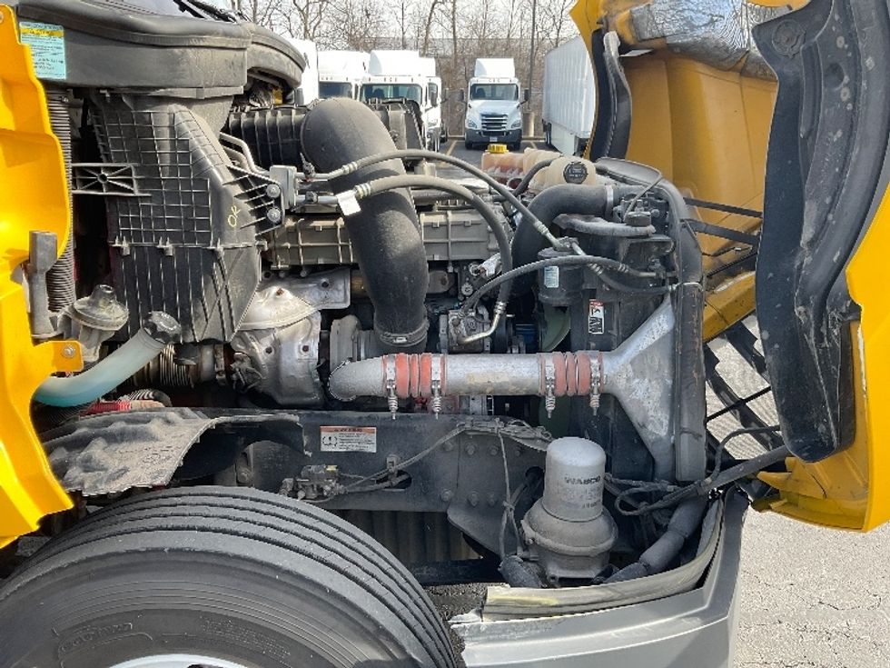 Day Cab Tractor-Heavy Duty Tractors-Freightliner-2020-T12664ST-Gahanna-OH-268,446\n\t\tmiles-$ 69,000 - Image 15