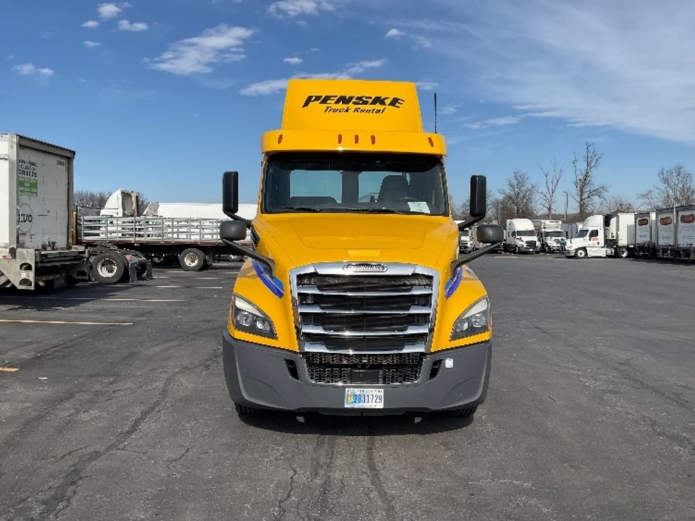 Day Cab Tractor-Heavy Duty Tractors-Freightliner-2020-T12664ST-Gahanna-OH-268,446\n\t\tmiles-$ 69,000 - Image 2