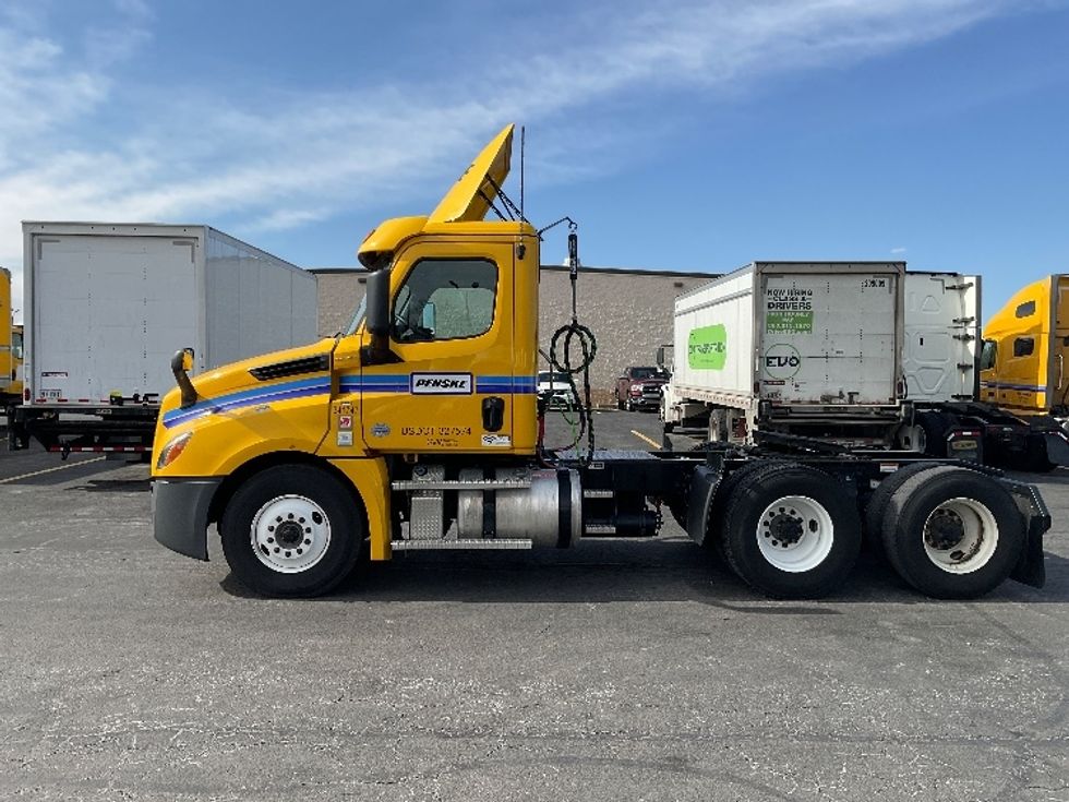 Day Cab Tractor-Heavy Duty Tractors-Freightliner-2020-T12664ST-Gahanna-OH-268,446\n\t\tmiles-$ 69,000 - Image 4