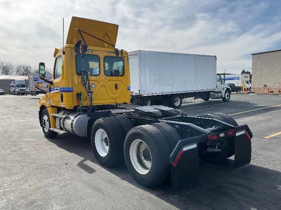 Day Cab Tractor-Heavy Duty Tractors-Freightliner-2020-T12664ST-Gahanna-OH-268,446\n\t\tmiles-$ 69,000 - Image 5