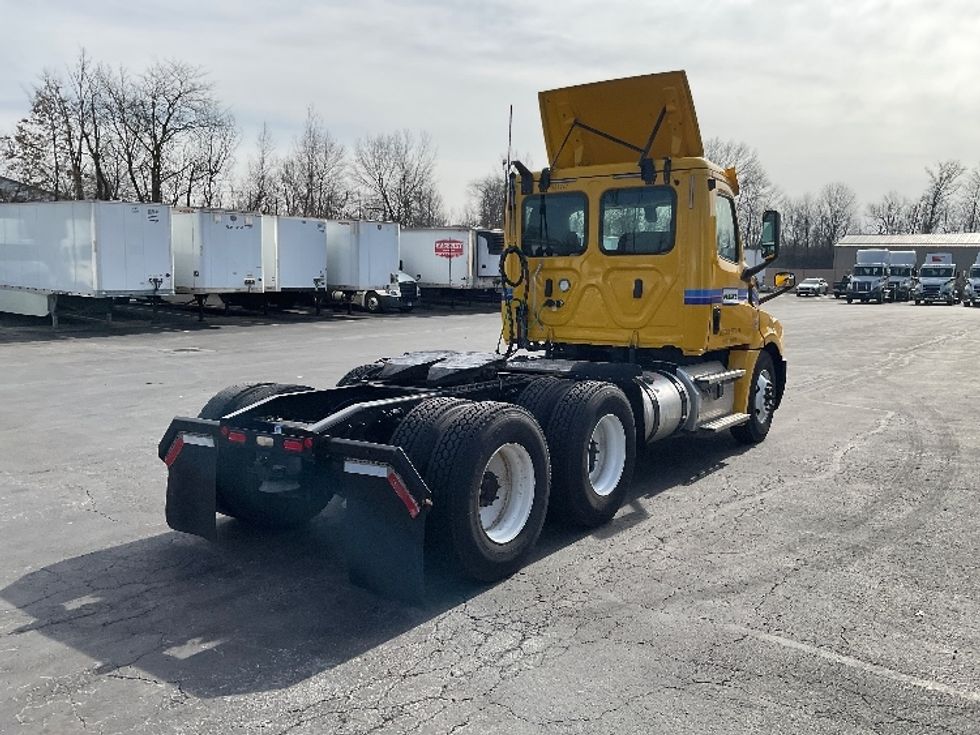 Day Cab Tractor-Heavy Duty Tractors-Freightliner-2020-T12664ST-Gahanna-OH-268,446\n\t\tmiles-$ 69,000 - Image 7